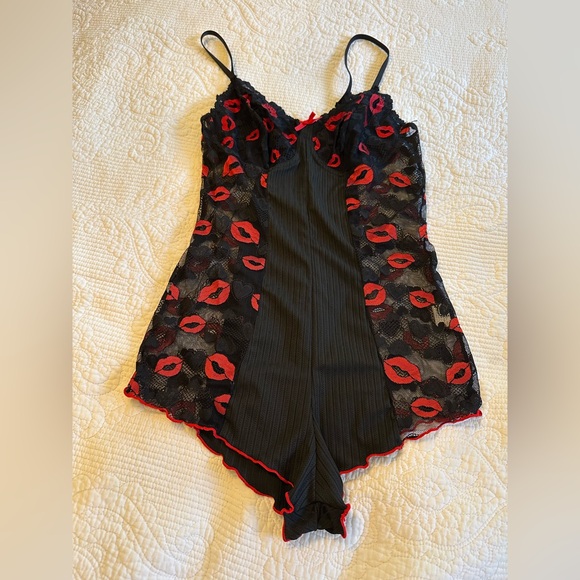 Black and Red Lace Lingerie Teddy - Picture 1 of 5